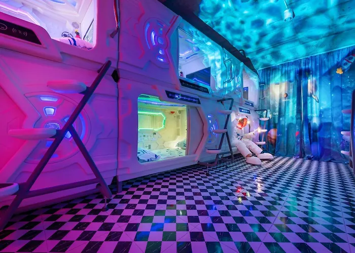 Space Station Hostel กรุงเทพมหานคร